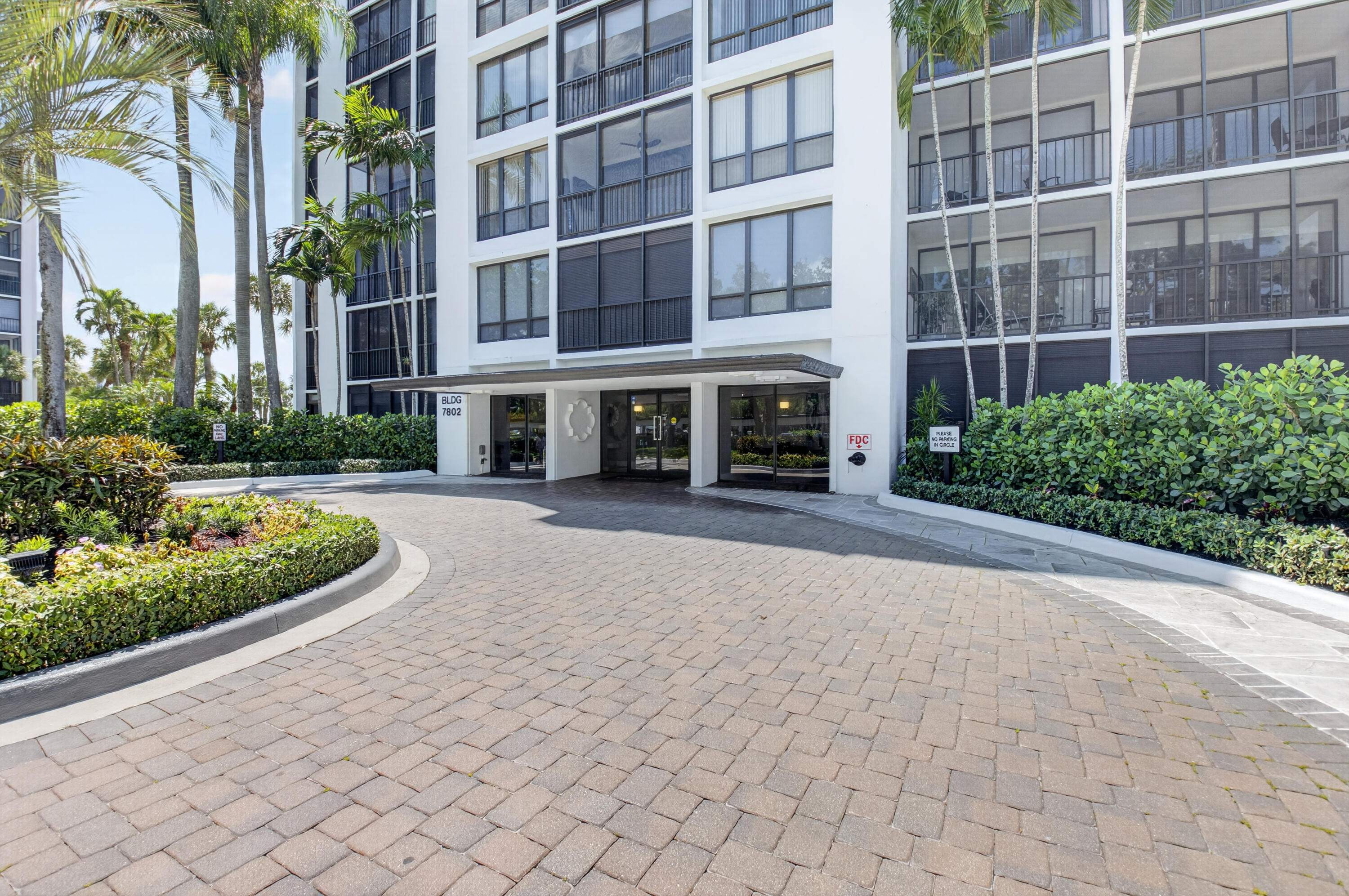 LAKEWOOD MIDRISE CONDO IV UNIT 725 - Residential
