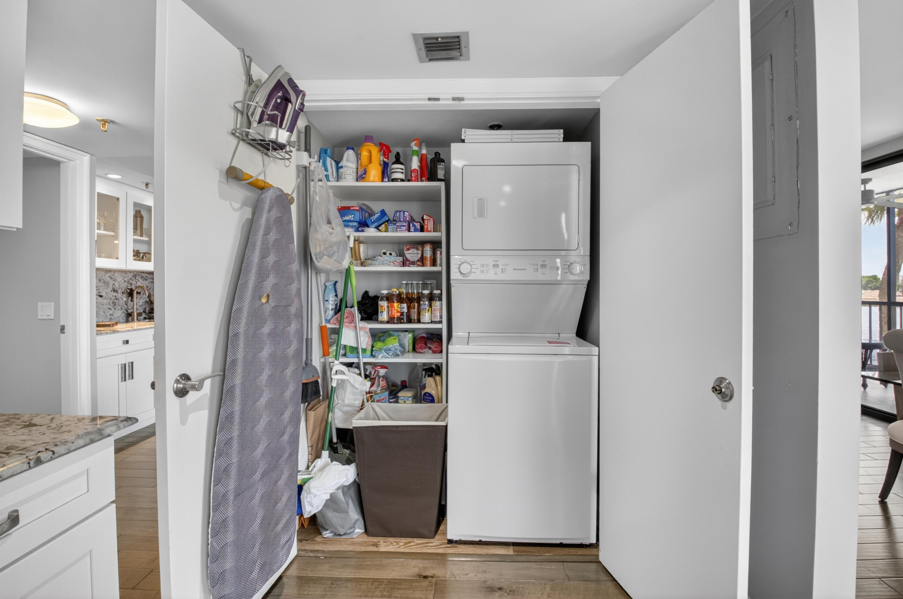 LAKEWOOD MIDRISE CONDO IV UNIT 725 - Residential