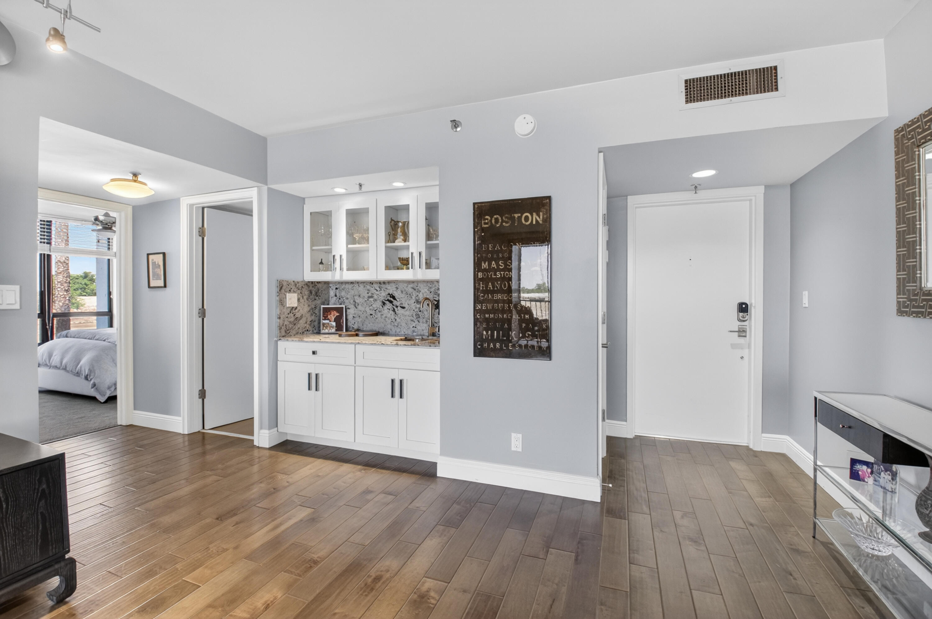 LAKEWOOD MIDRISE CONDO IV UNIT 725 - Residential