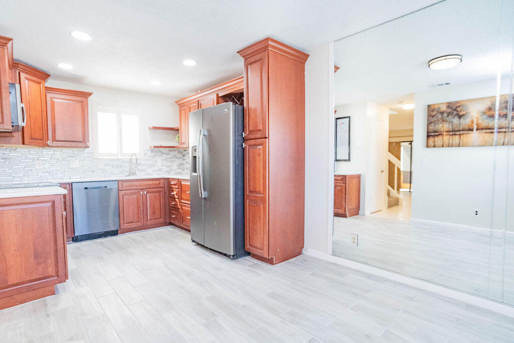 POPPLETON CREEK CONDO - Residential