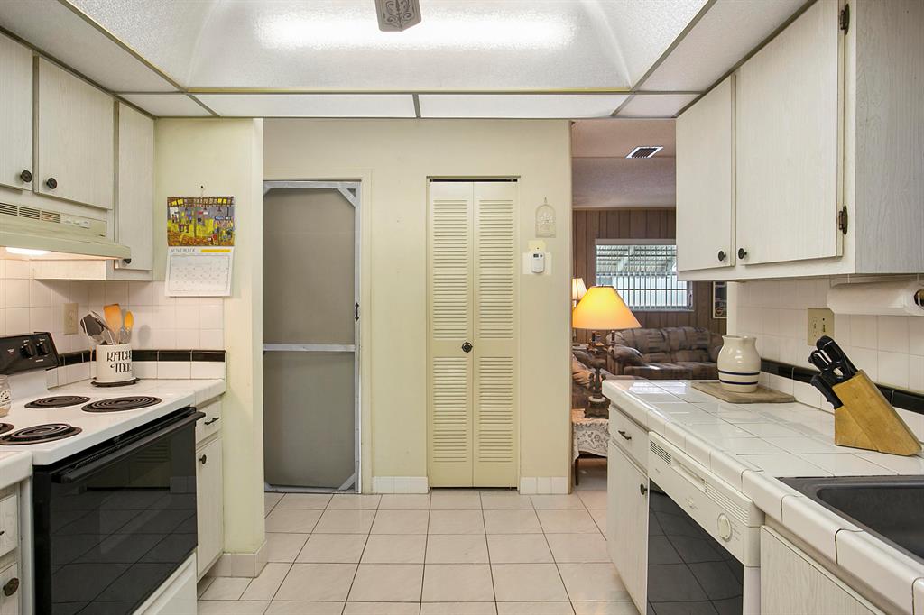 PALM BEACH LEISUREVILLE SEC 10 - Residential