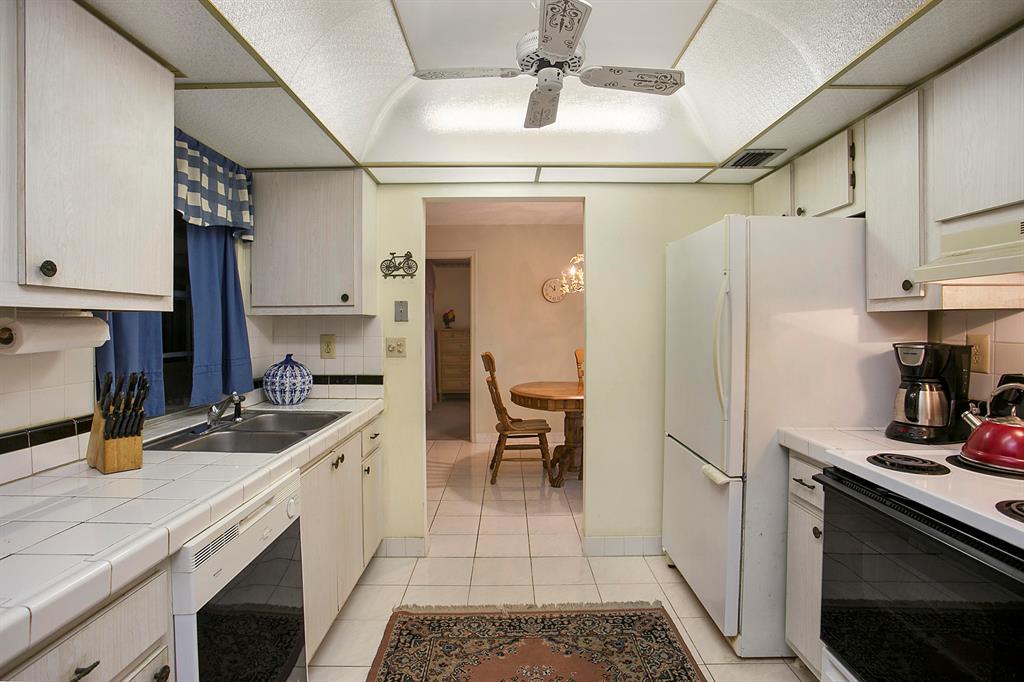 PALM BEACH LEISUREVILLE SEC 10 - Residential