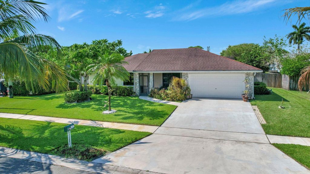 Photo of 172 Roycourt Circle, Royal Palm Beach, FL 33411 (MLS # R10992853)