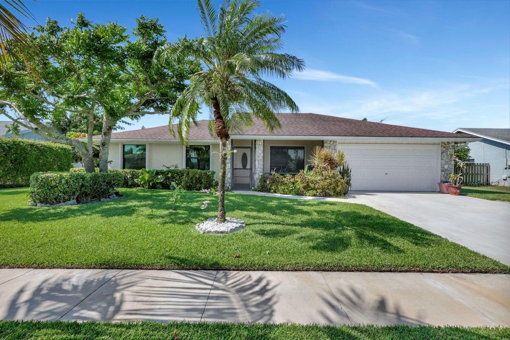 Photo of 172 Roycourt Circle, Royal Palm Beach, FL 33411 (MLS # R10992853)