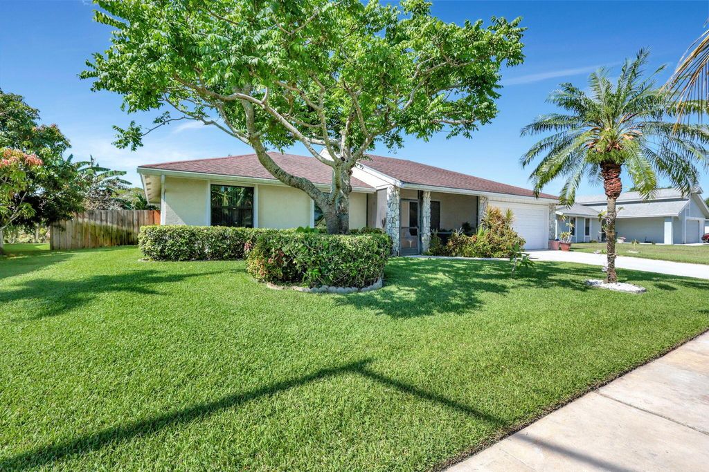 Photo of 172 Roycourt Circle, Royal Palm Beach, FL 33411 (MLS # R10992853)