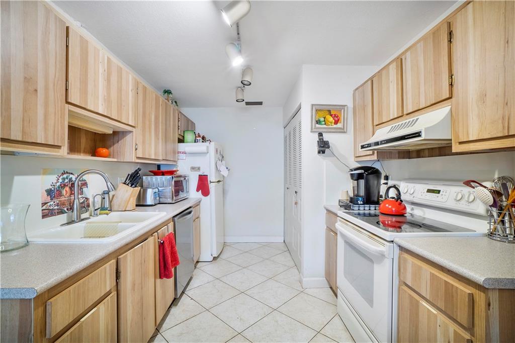 DELRAY VILLAS 3 - Residential