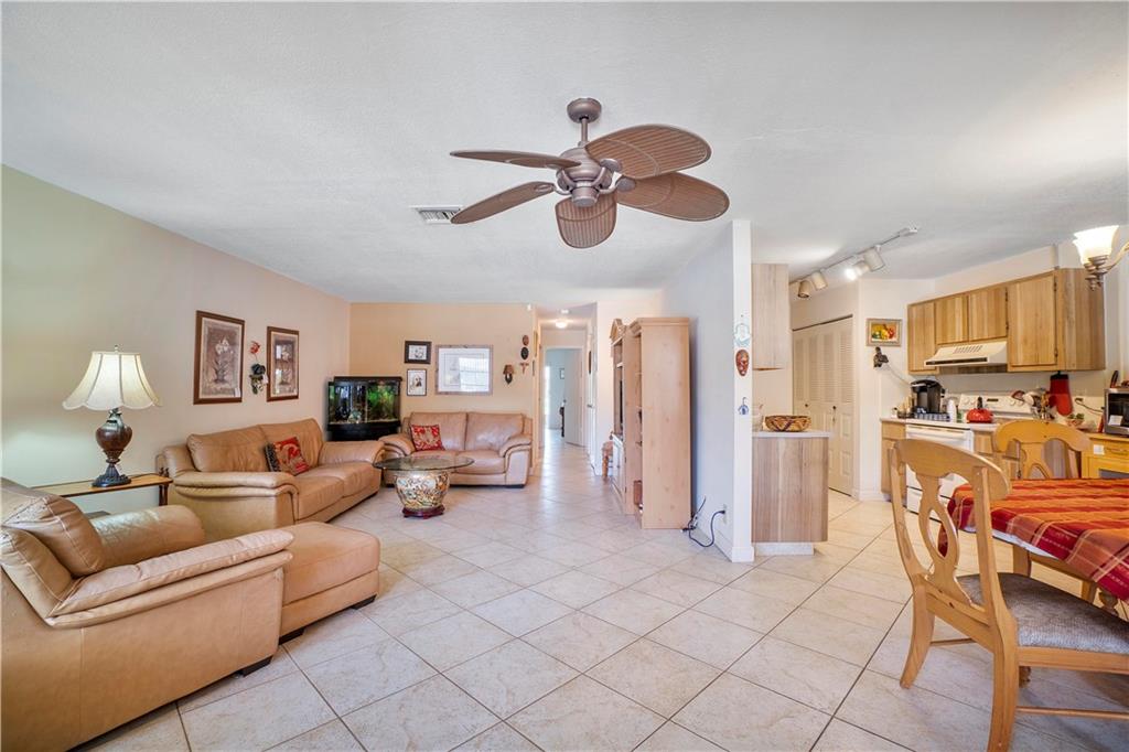 DELRAY VILLAS 3 - Residential