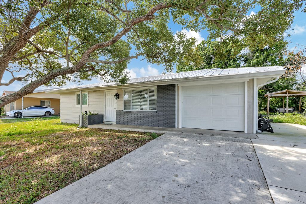 Photo of 750 SW Airoso Boulevard, Port Saint Lucie, FL 34983 (MLS # R10966106)