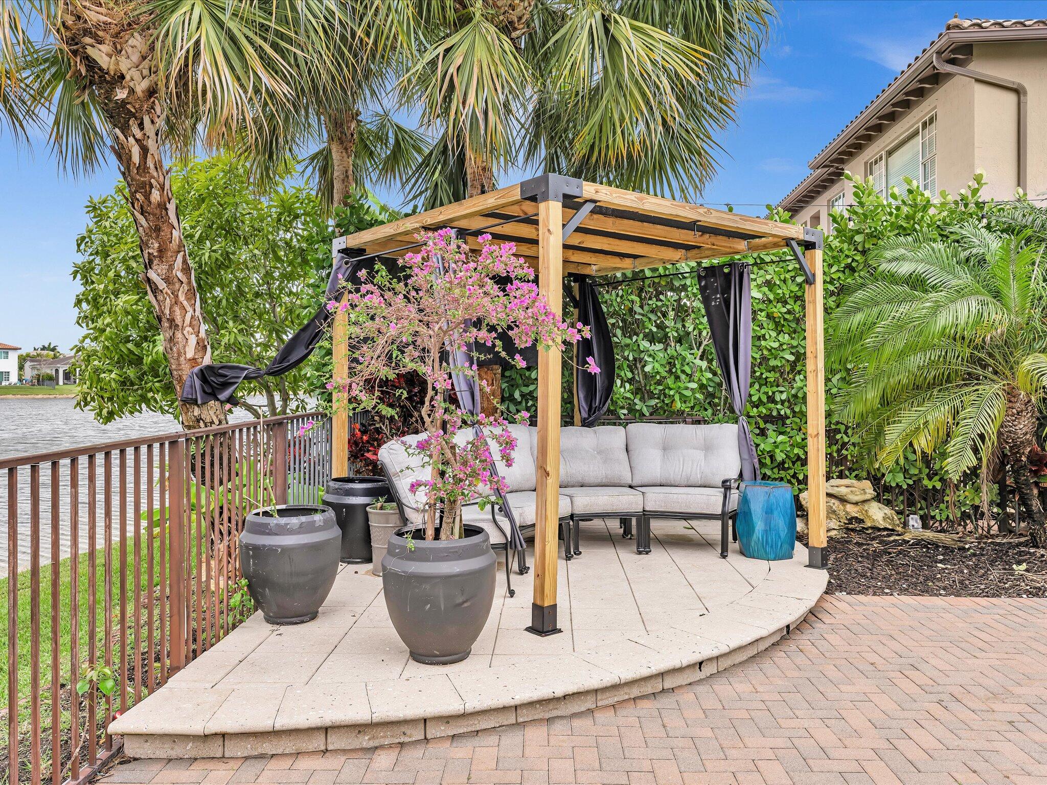 HERON BAY NORTHEAST - Residential