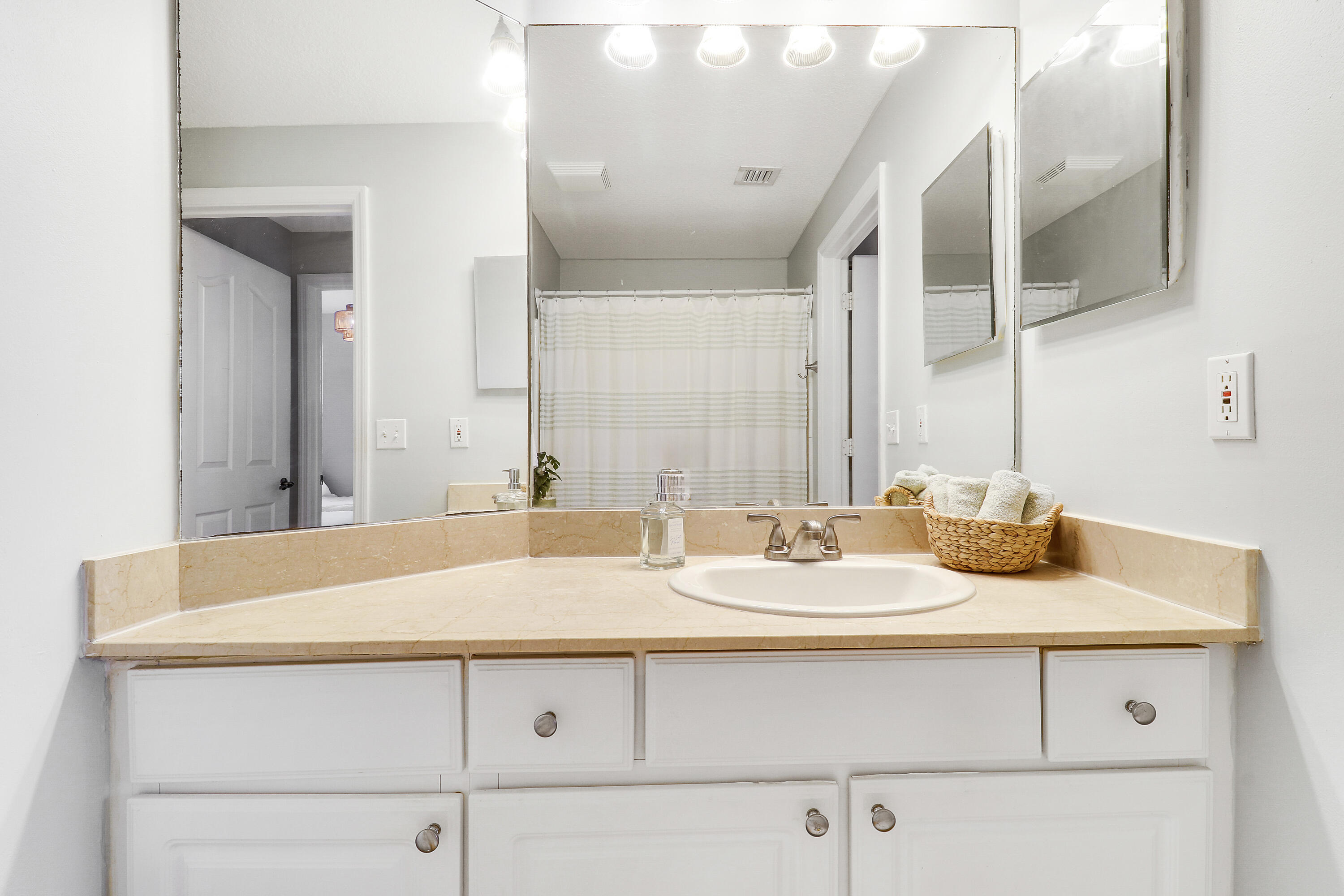 SOMERSET AT ABACOA CONDO - Residential Lease
