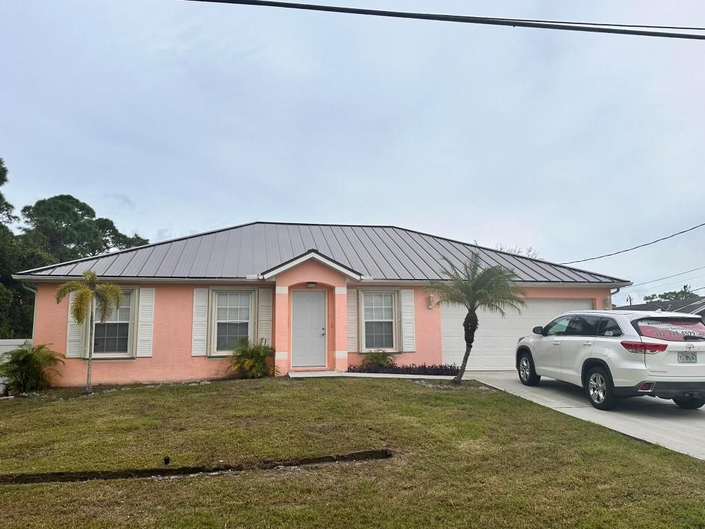 Photo of 5906 Spruce Drive, Fort Pierce, FL 34982 (MLS # R10945283)