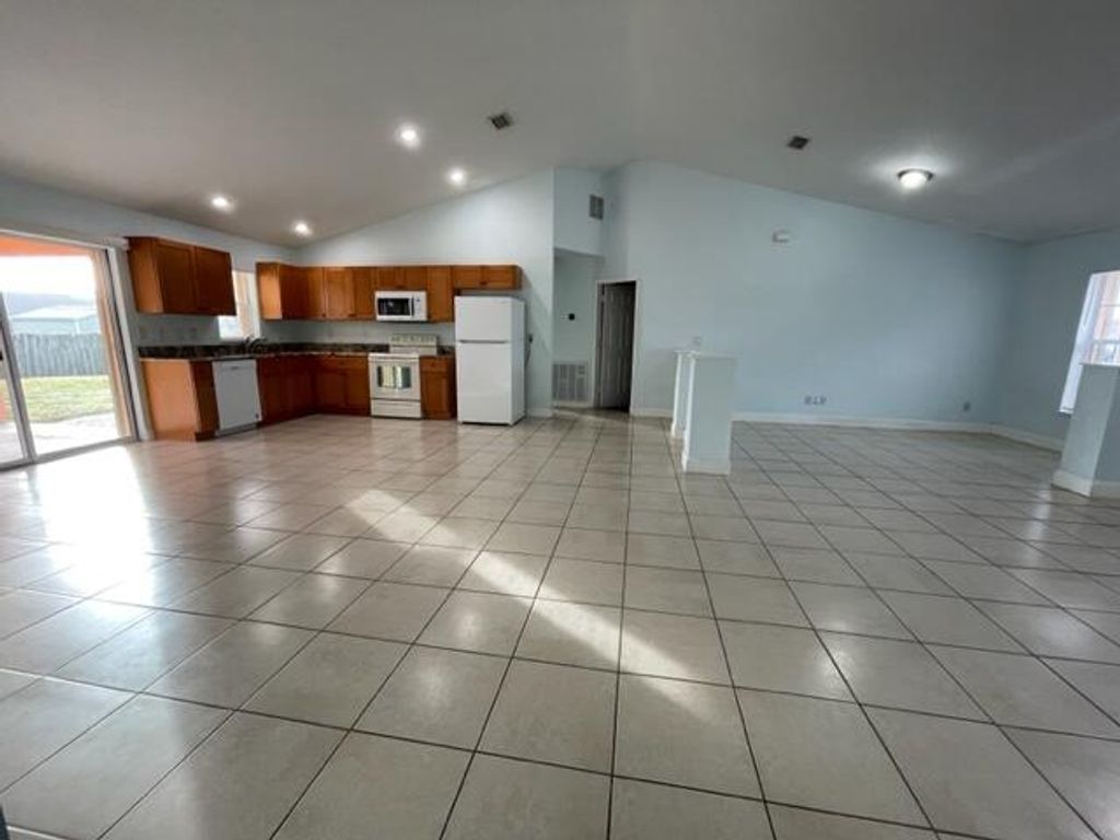 Photo of 5906 Spruce Drive, Fort Pierce, FL 34982 (MLS # R10945283)