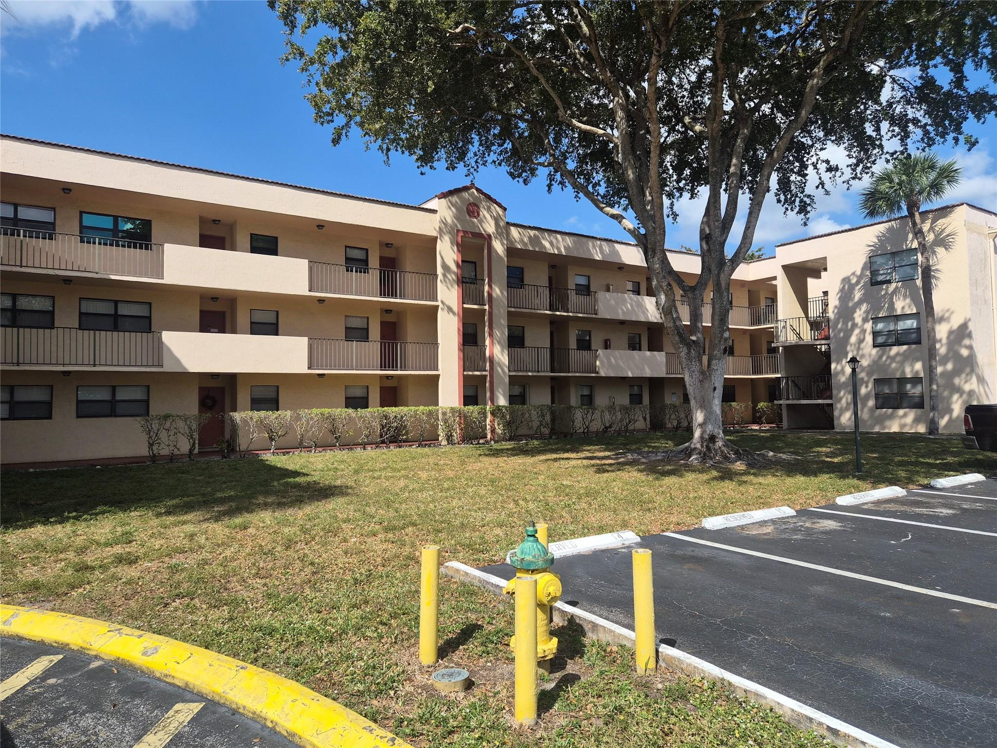 MIRAMAR CLUB - Residential