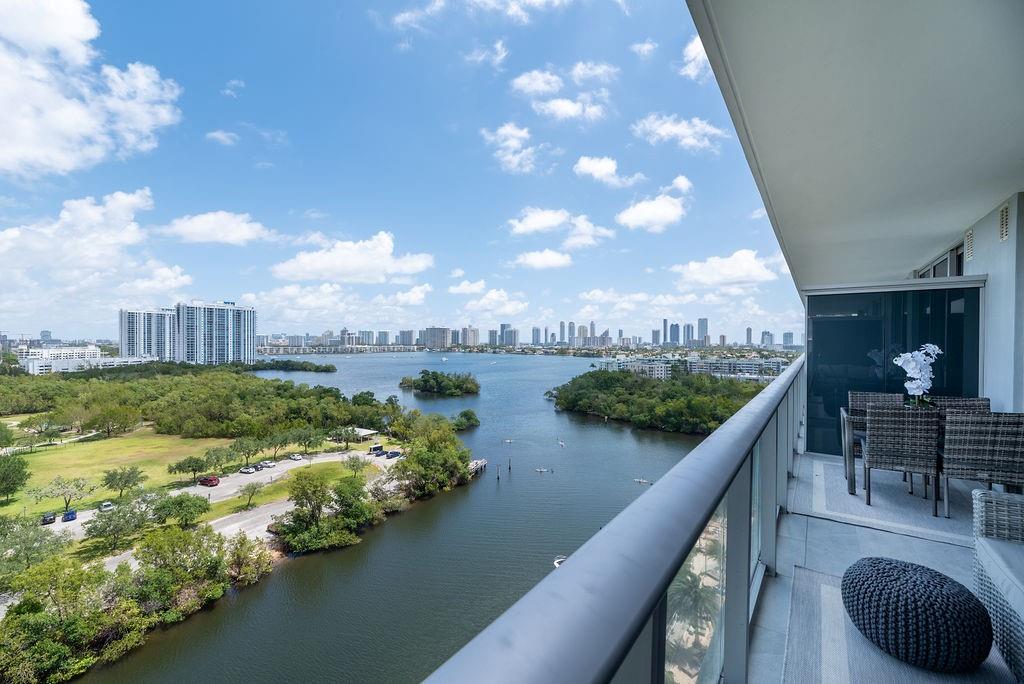 THE HARBOUR NORTH CONDO - Residential Lease