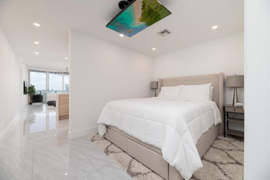 THE HARBOUR NORTH CONDO - Residential Lease