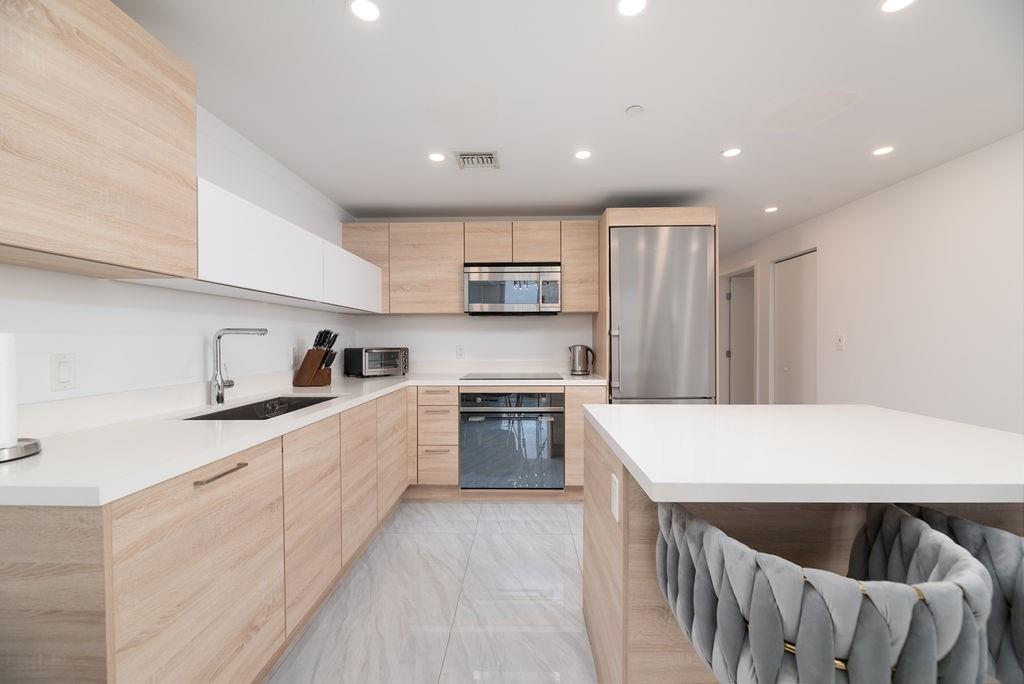 THE HARBOUR NORTH CONDO - Residential Lease