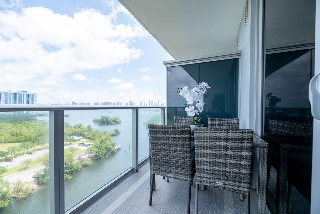 THE HARBOUR NORTH CONDO - Residential Lease