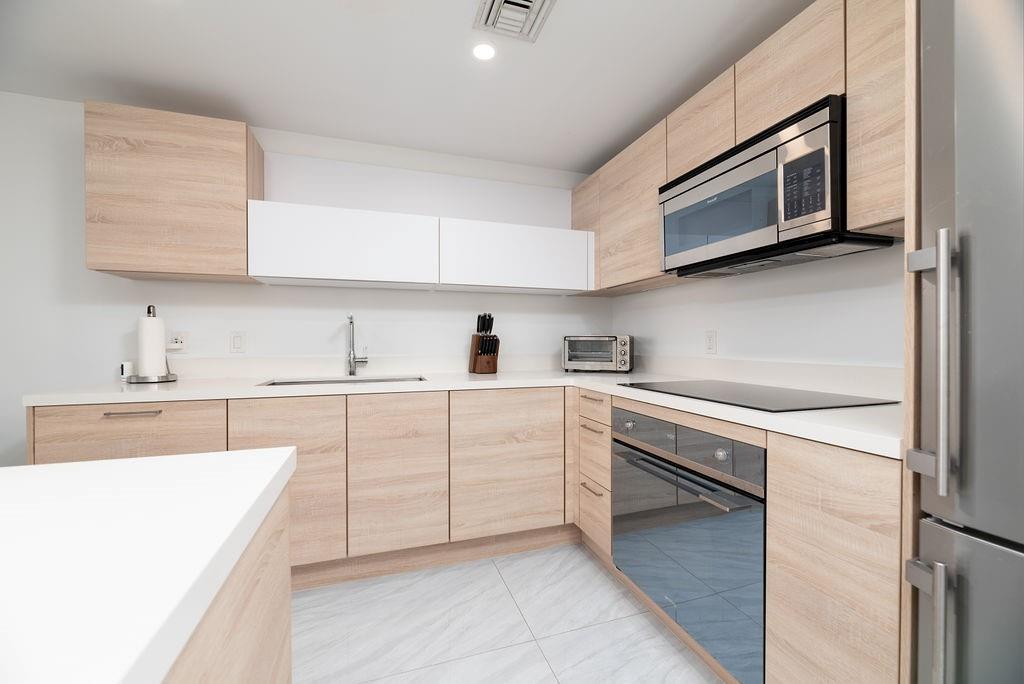 THE HARBOUR NORTH CONDO - Residential Lease