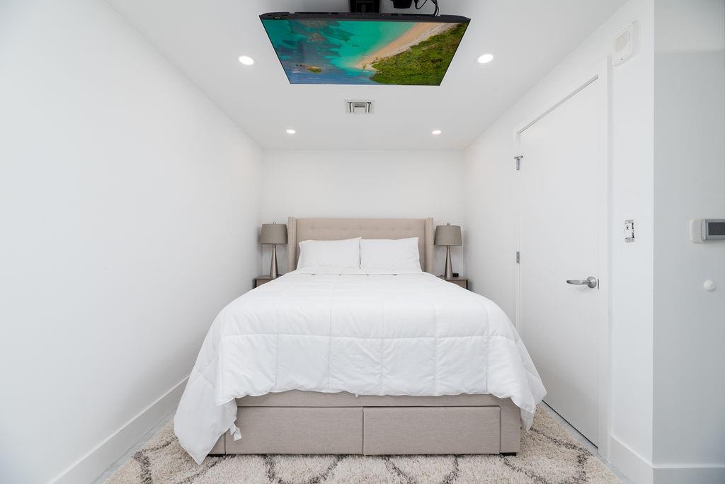 THE HARBOUR NORTH CONDO - Residential Lease