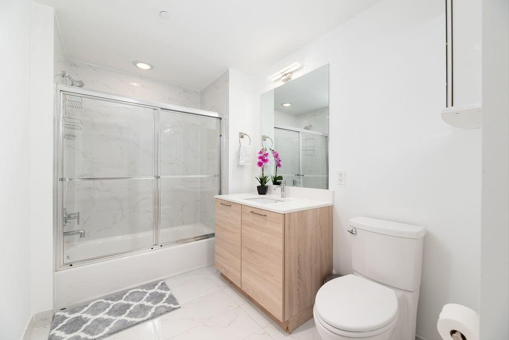 THE HARBOUR NORTH CONDO - Residential Lease