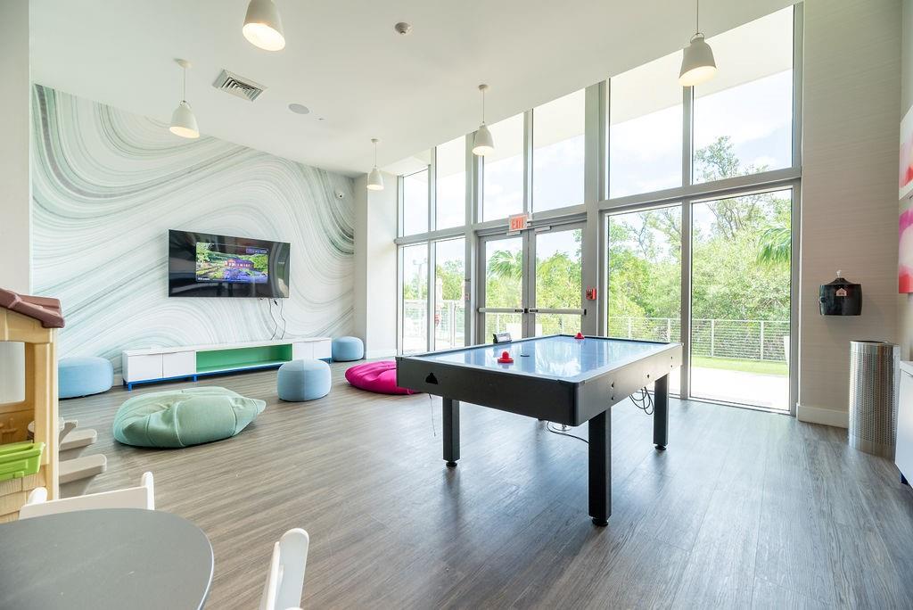 THE HARBOUR NORTH CONDO - Residential Lease