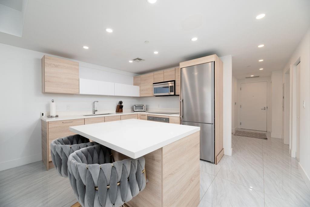 THE HARBOUR NORTH CONDO - Residential Lease