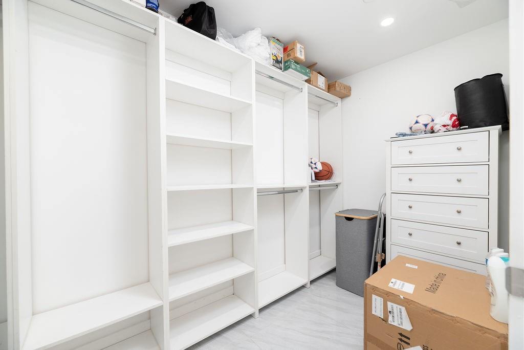 THE HARBOUR NORTH CONDO - Residential Lease