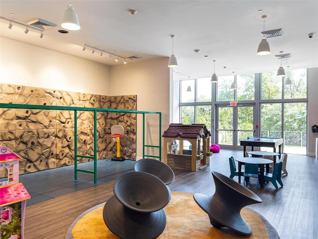 THE HARBOUR NORTH CONDO - Residential Lease