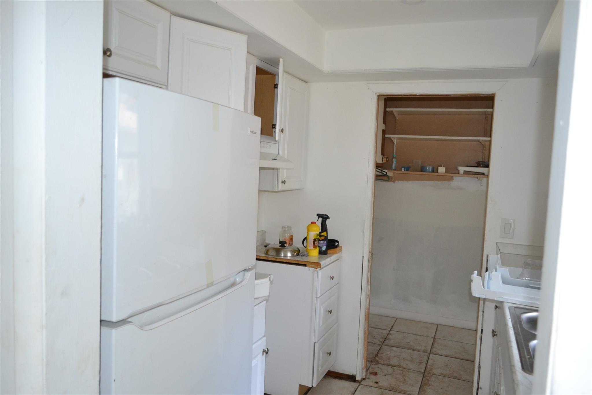 880 SW 28th St
