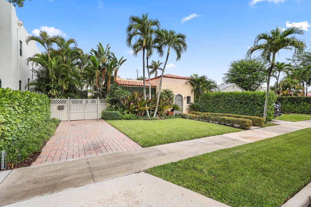 Photo of 605 Sunset Road, West Palm Beach, FL 33401 (MLS # B26012199)