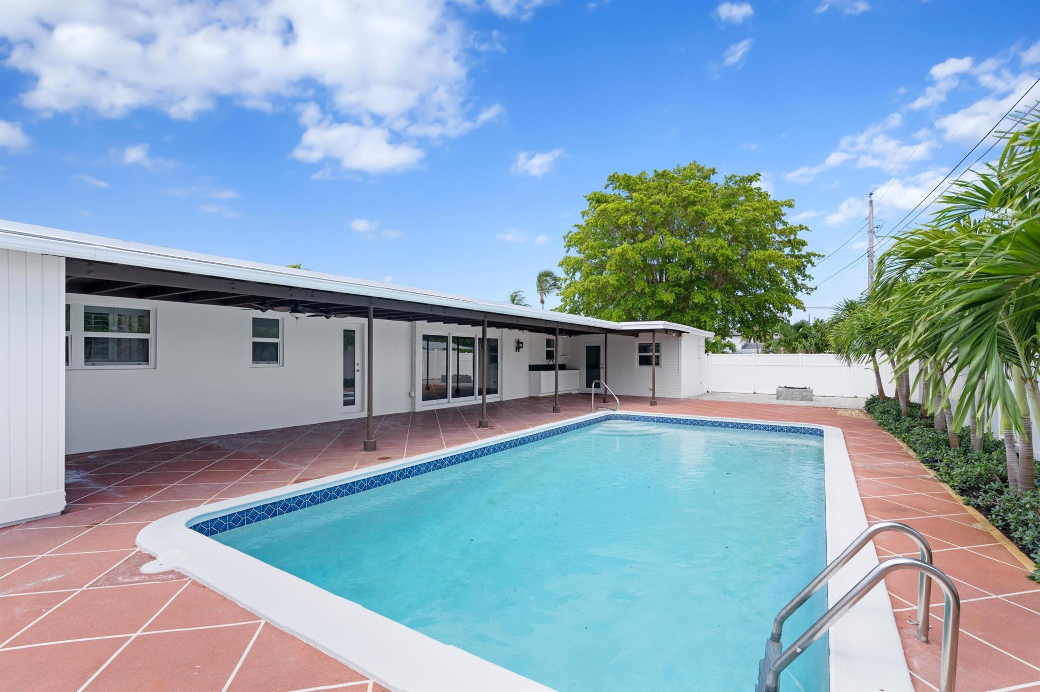 VILLAGE OF PL 1 IN PB 24 - Residential