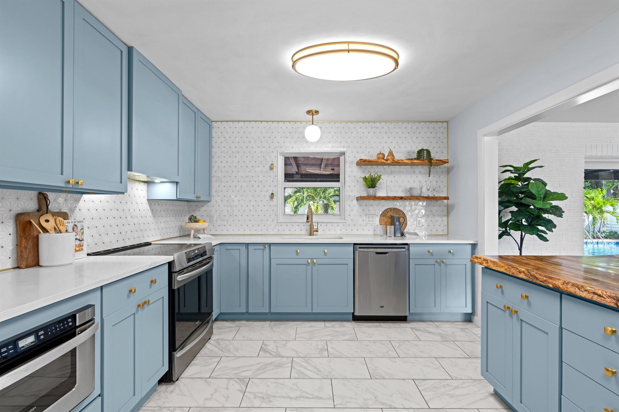 VILLAGE OF PL 1 IN PB 24 - Residential