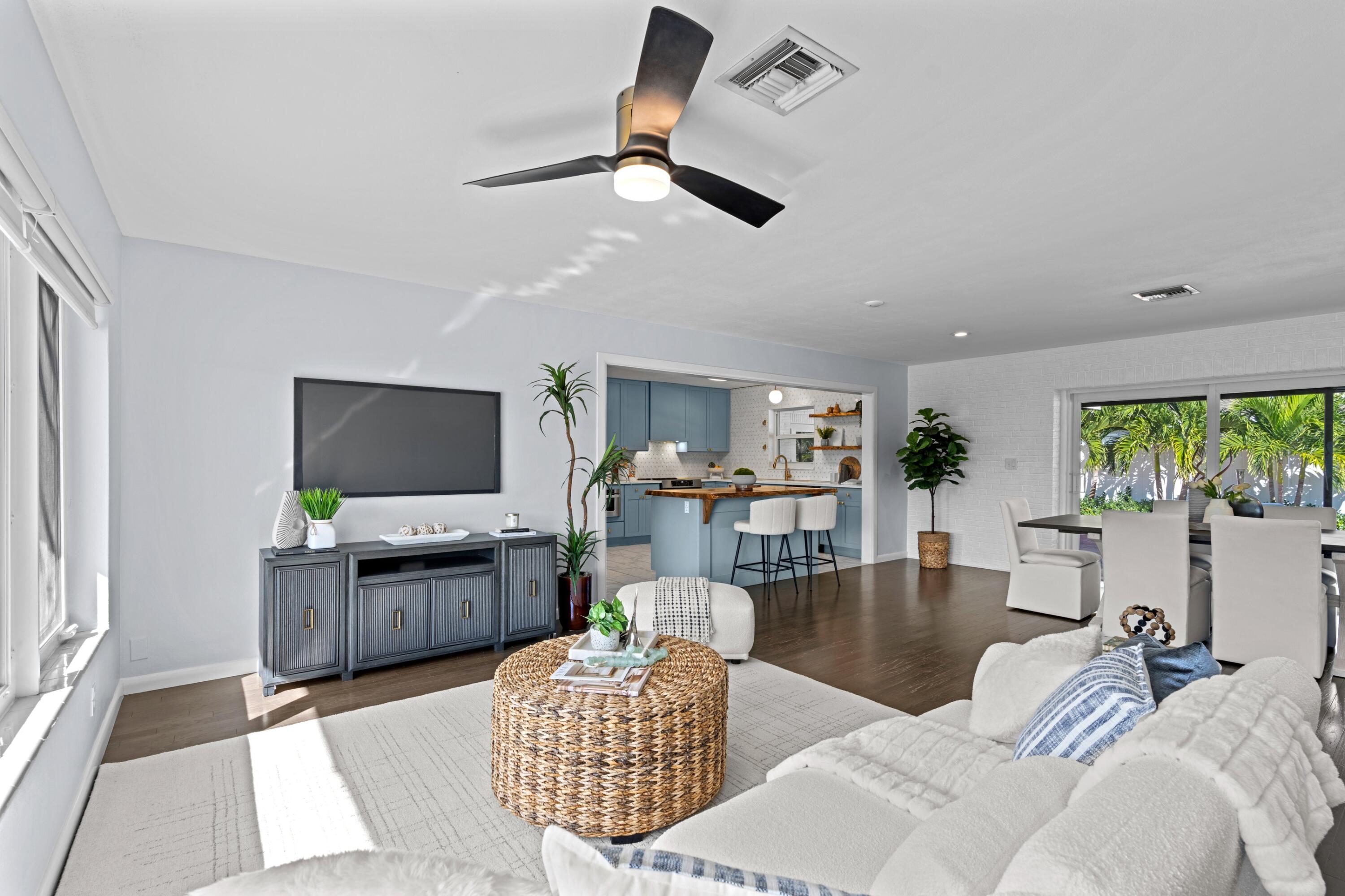 VILLAGE OF PL 1 IN PB 24 - Residential