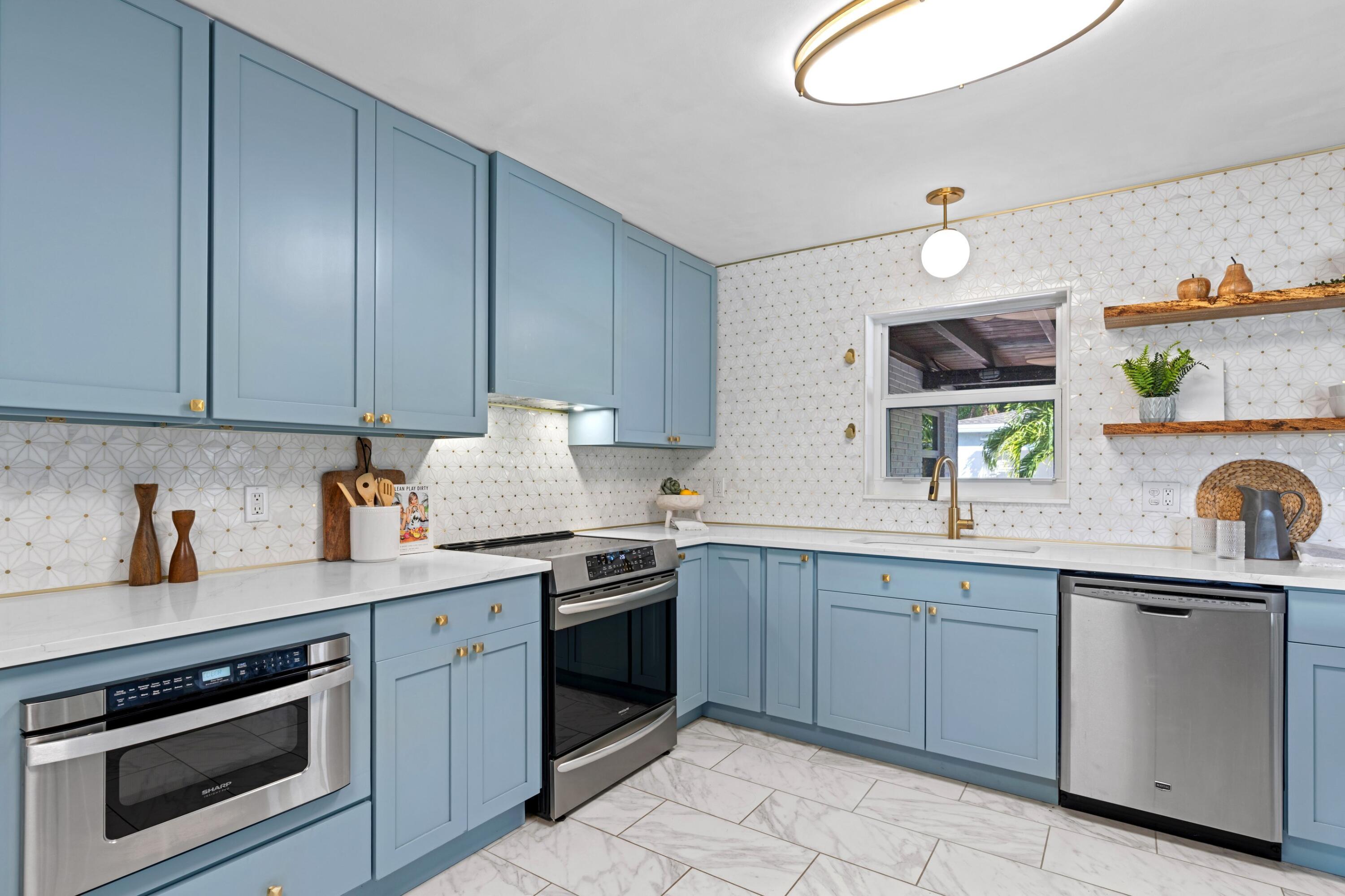 VILLAGE OF PL 1 IN PB 24 - Residential