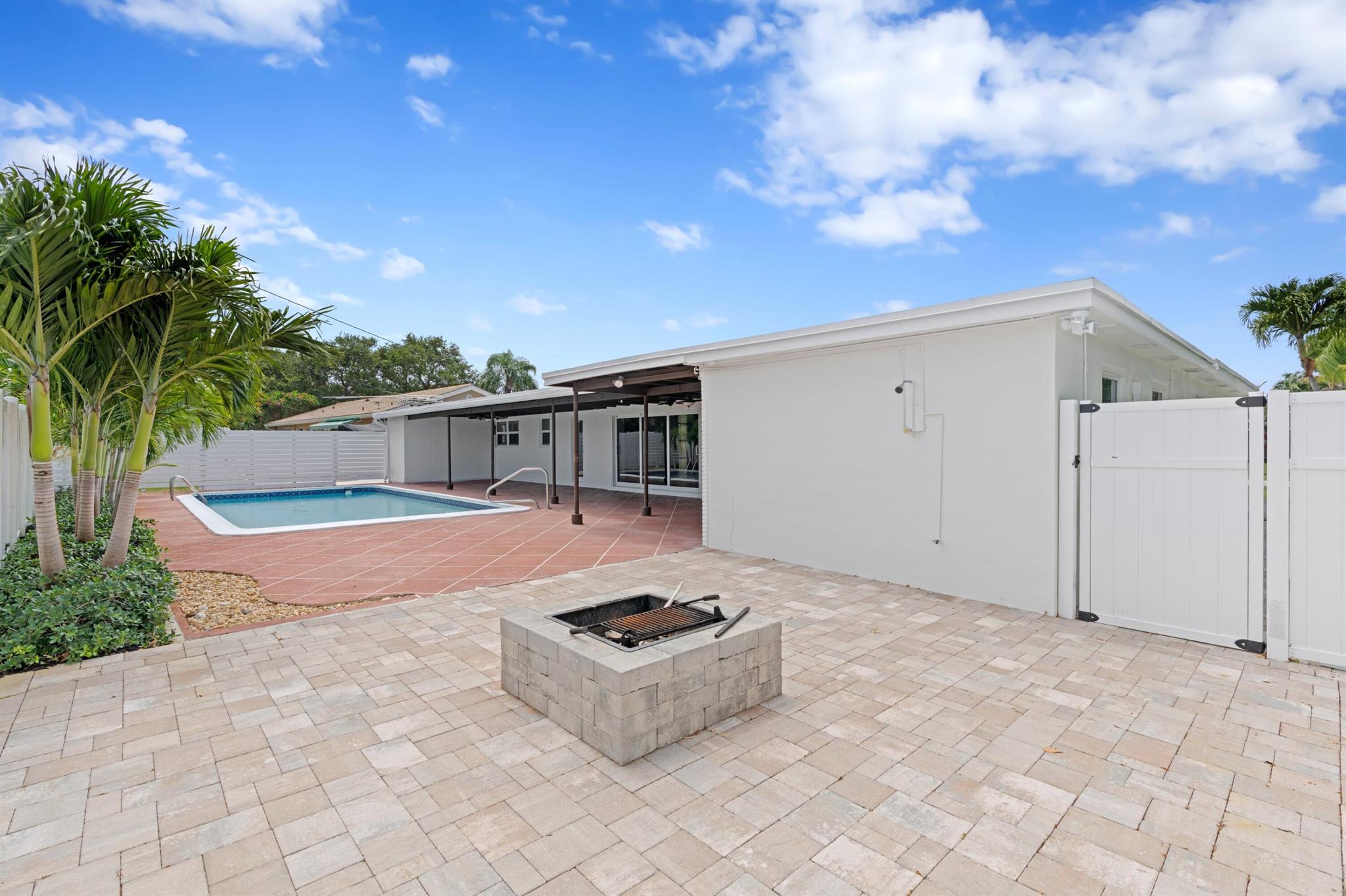 VILLAGE OF PL 1 IN PB 24 - Residential