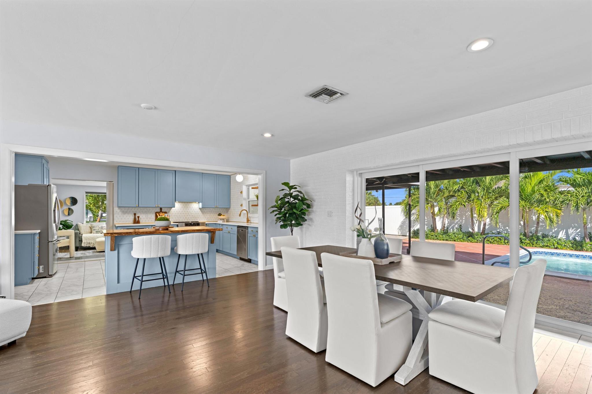 VILLAGE OF PL 1 IN PB 24 - Residential