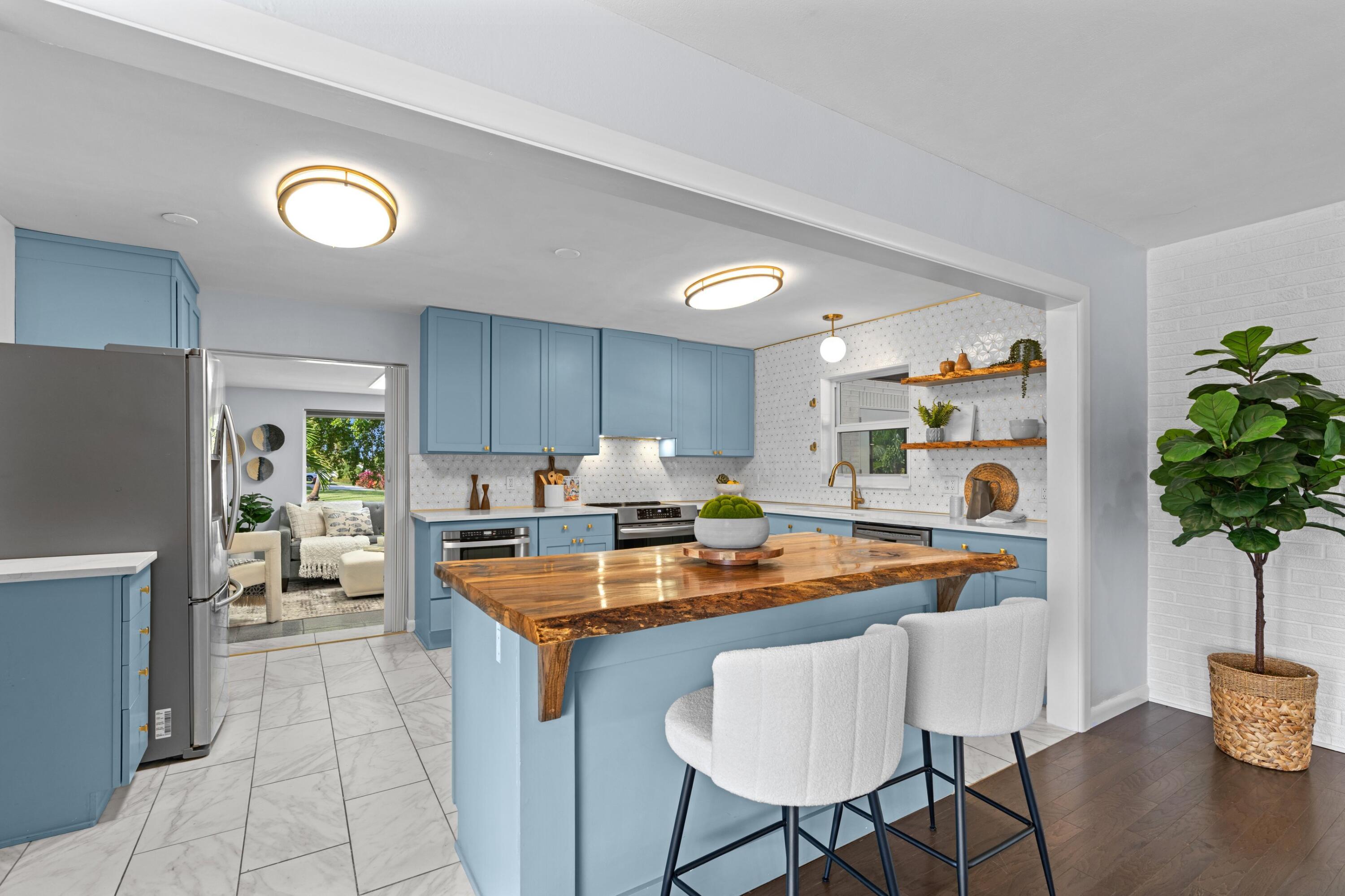 VILLAGE OF PL 1 IN PB 24 - Residential