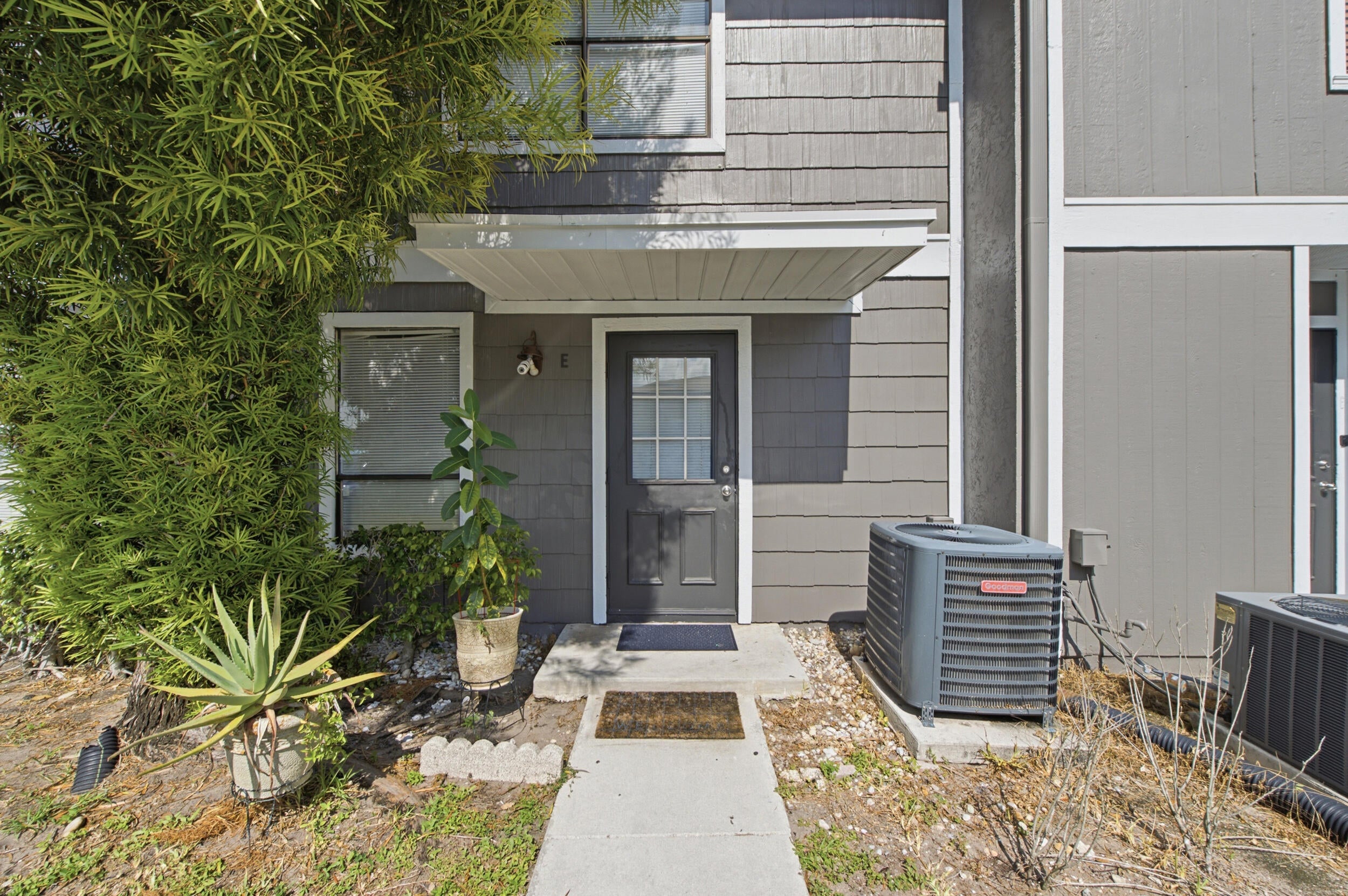 799 HILL Drive E