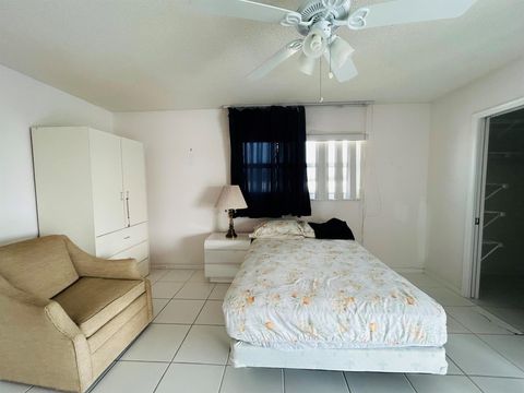 Condominium in West Palm Beach FL 420 Wellington G 13.jpg