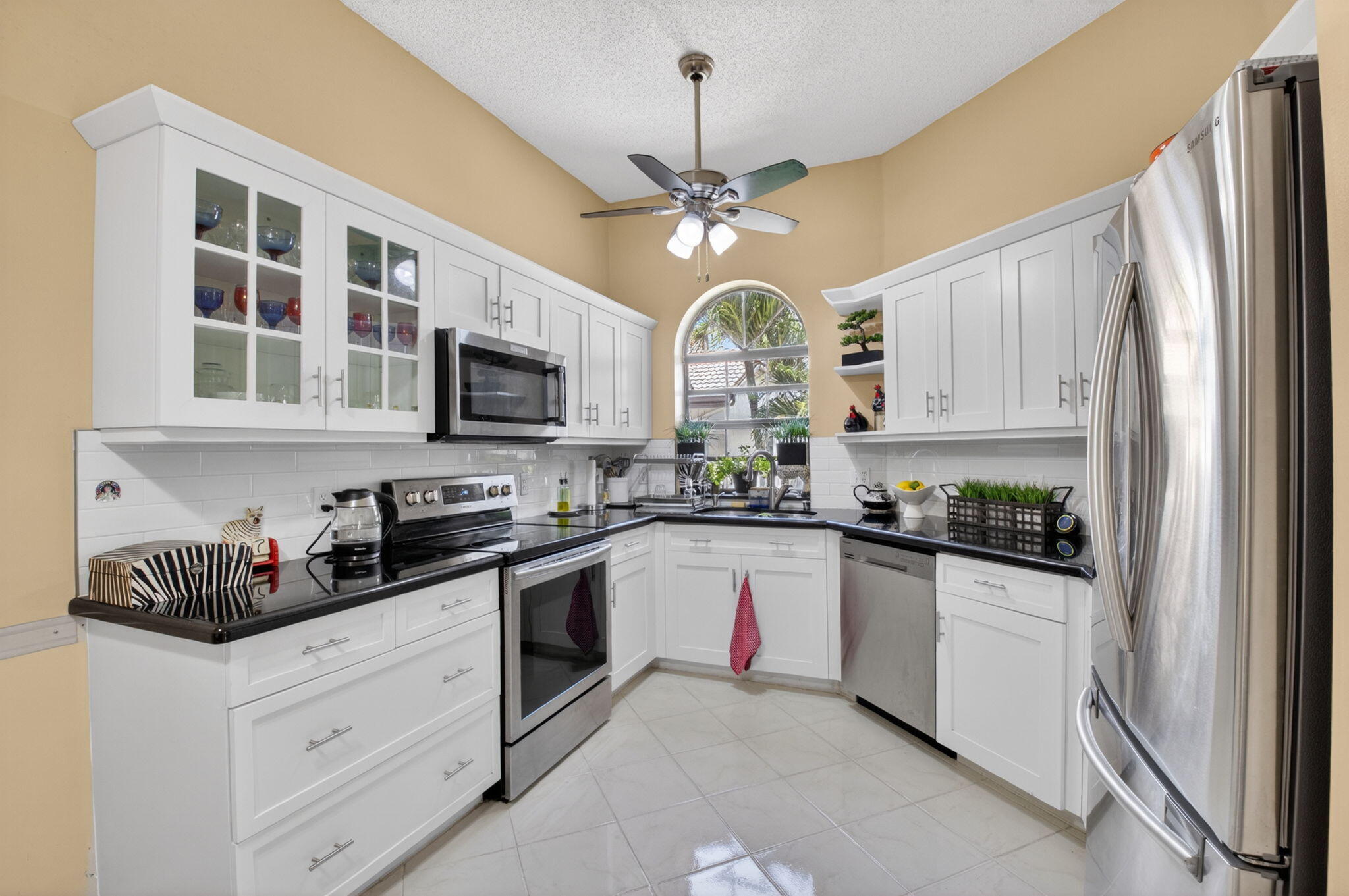 PLATINA / CARRARA VILLAGE CONDO - Residential