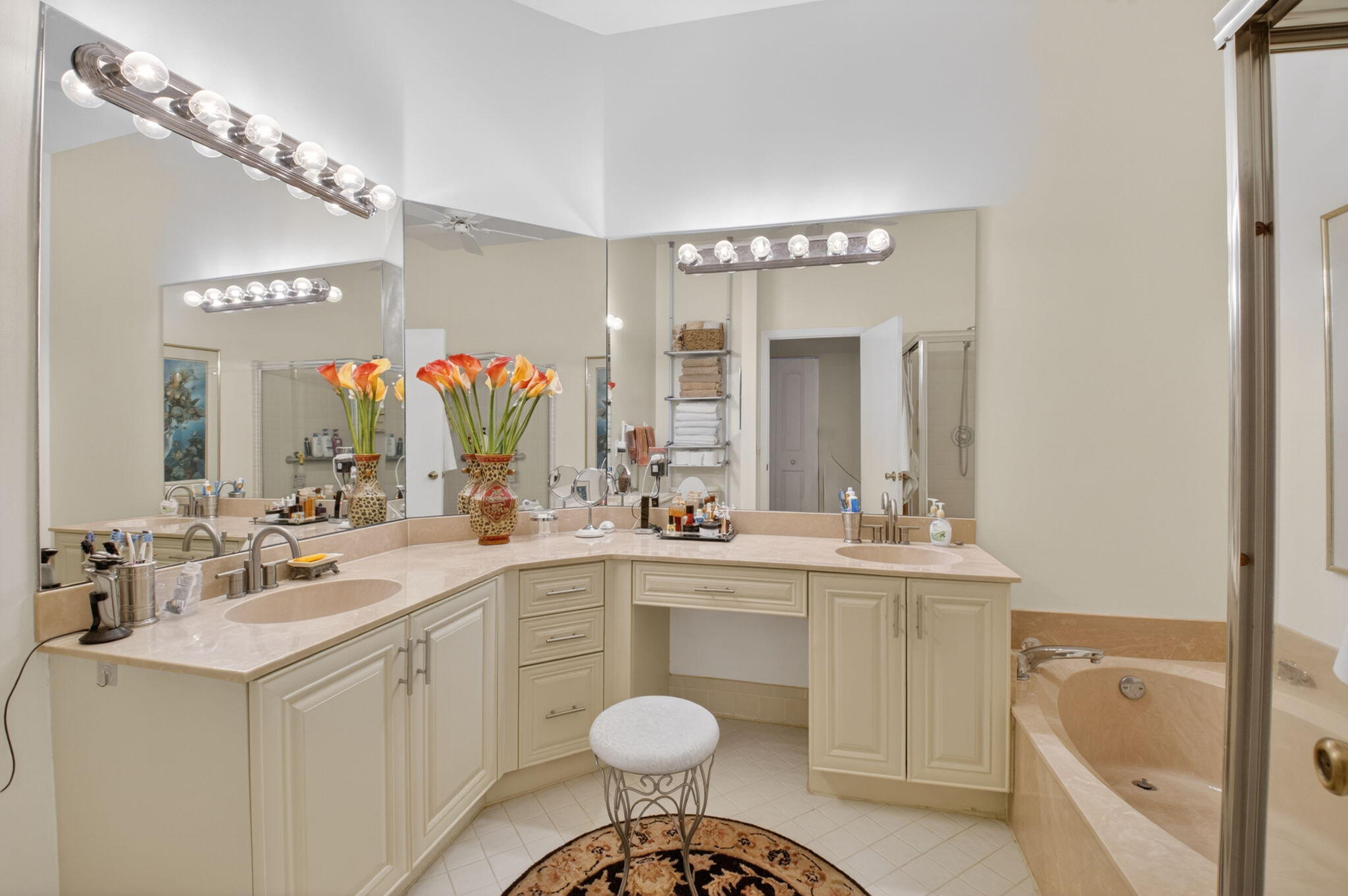 PLATINA / CARRARA VILLAGE CONDO - Residential