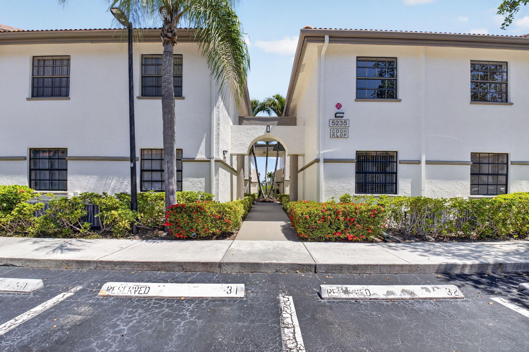 PLATINA / CARRARA VILLAGE CONDO - Residential