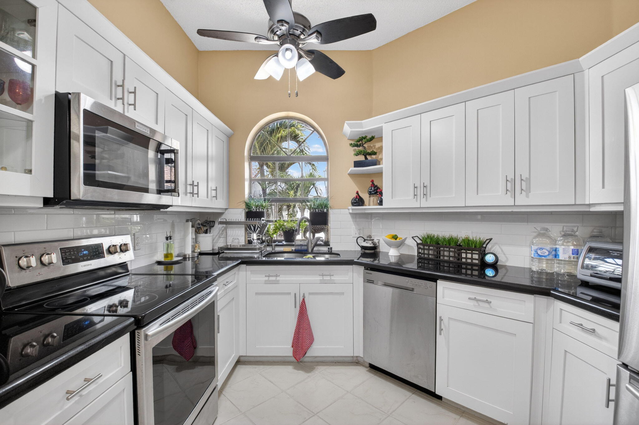 PLATINA / CARRARA VILLAGE CONDO - Residential