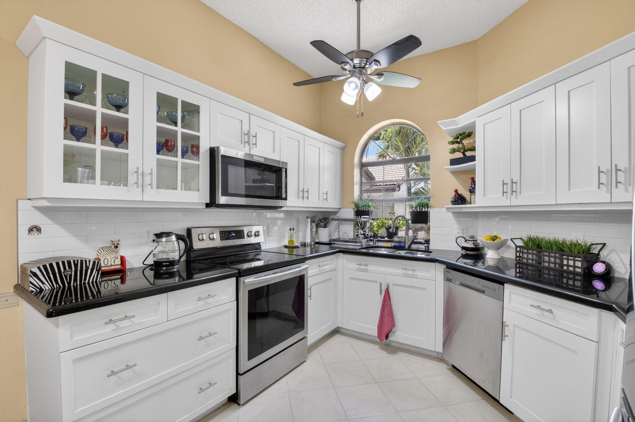PLATINA / CARRARA VILLAGE CONDO - Residential