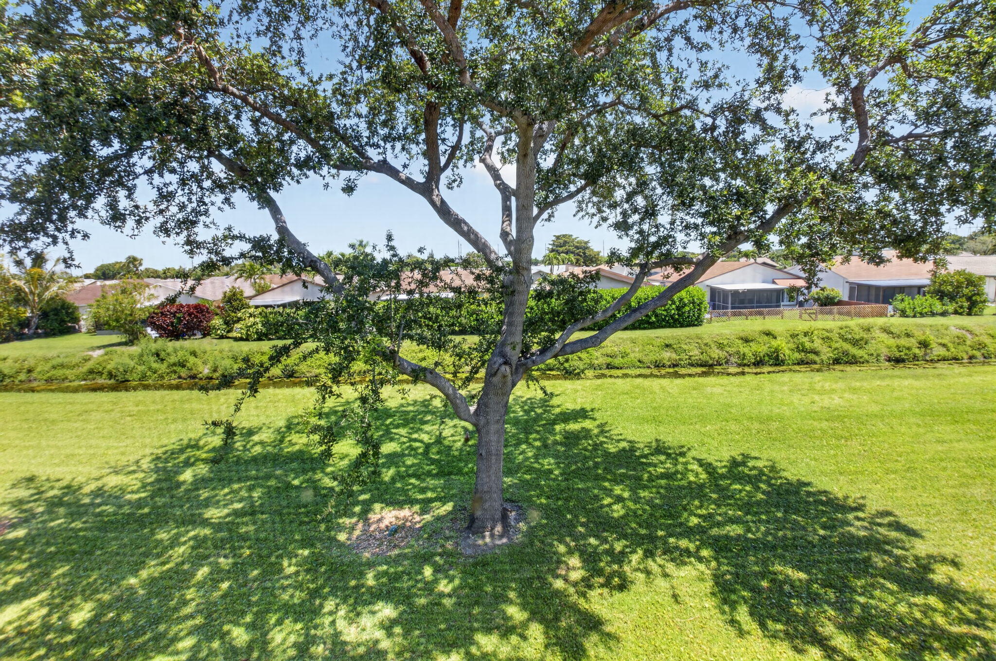 PLATINA / CARRARA VILLAGE CONDO - Residential