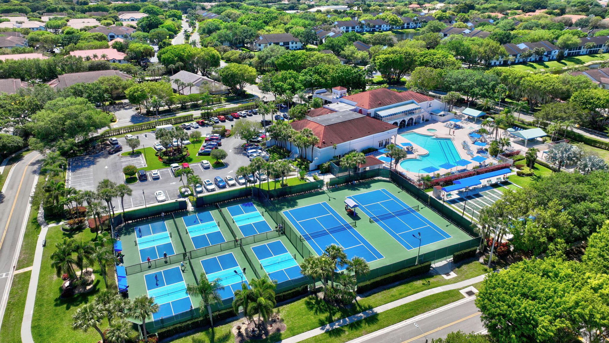 PLATINA / CARRARA VILLAGE CONDO - Residential
