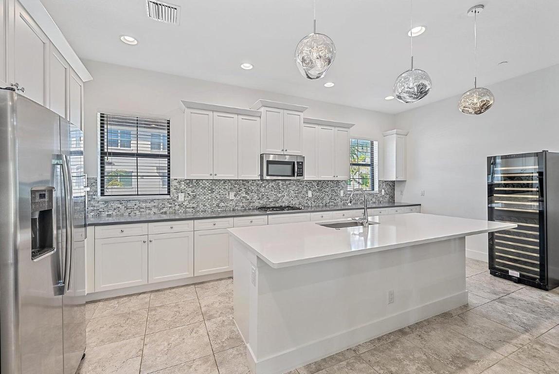 ALTON - Residential Lease