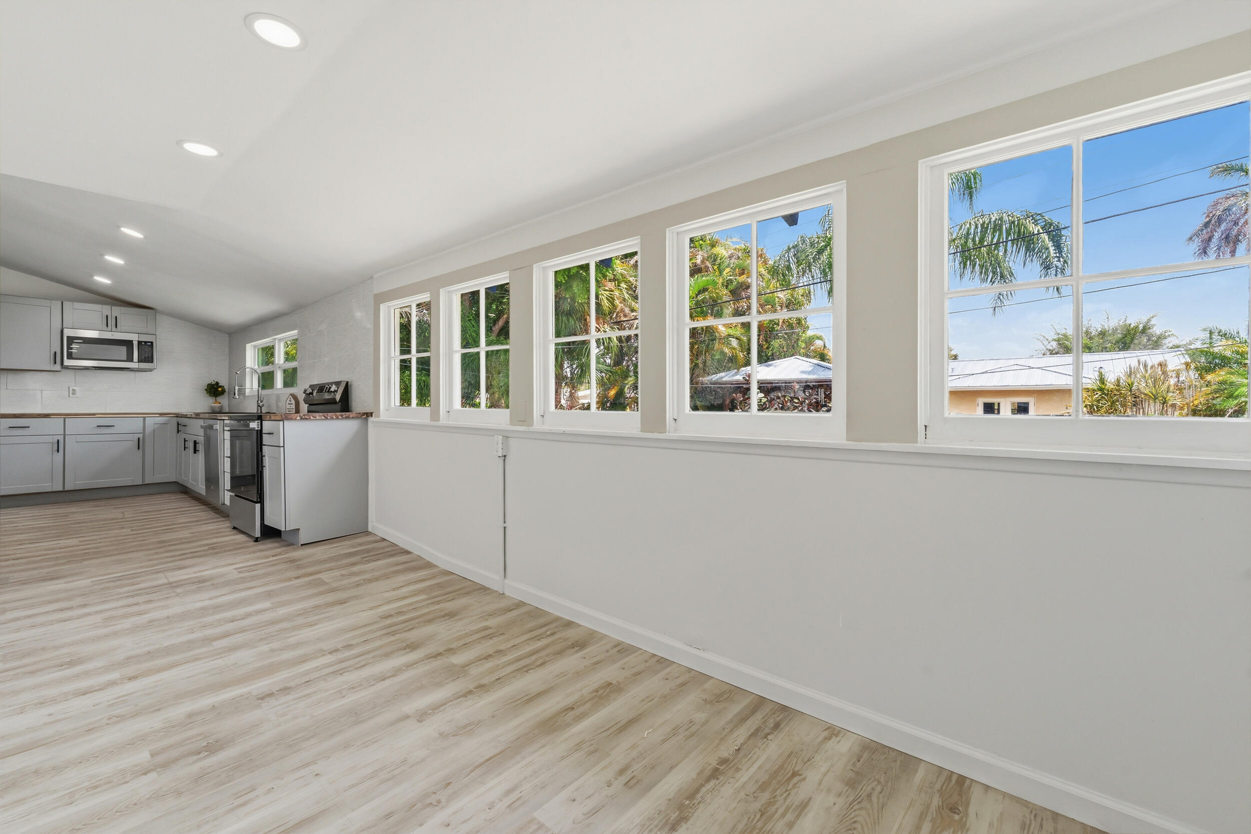 PALM LAKE PARK - Residential