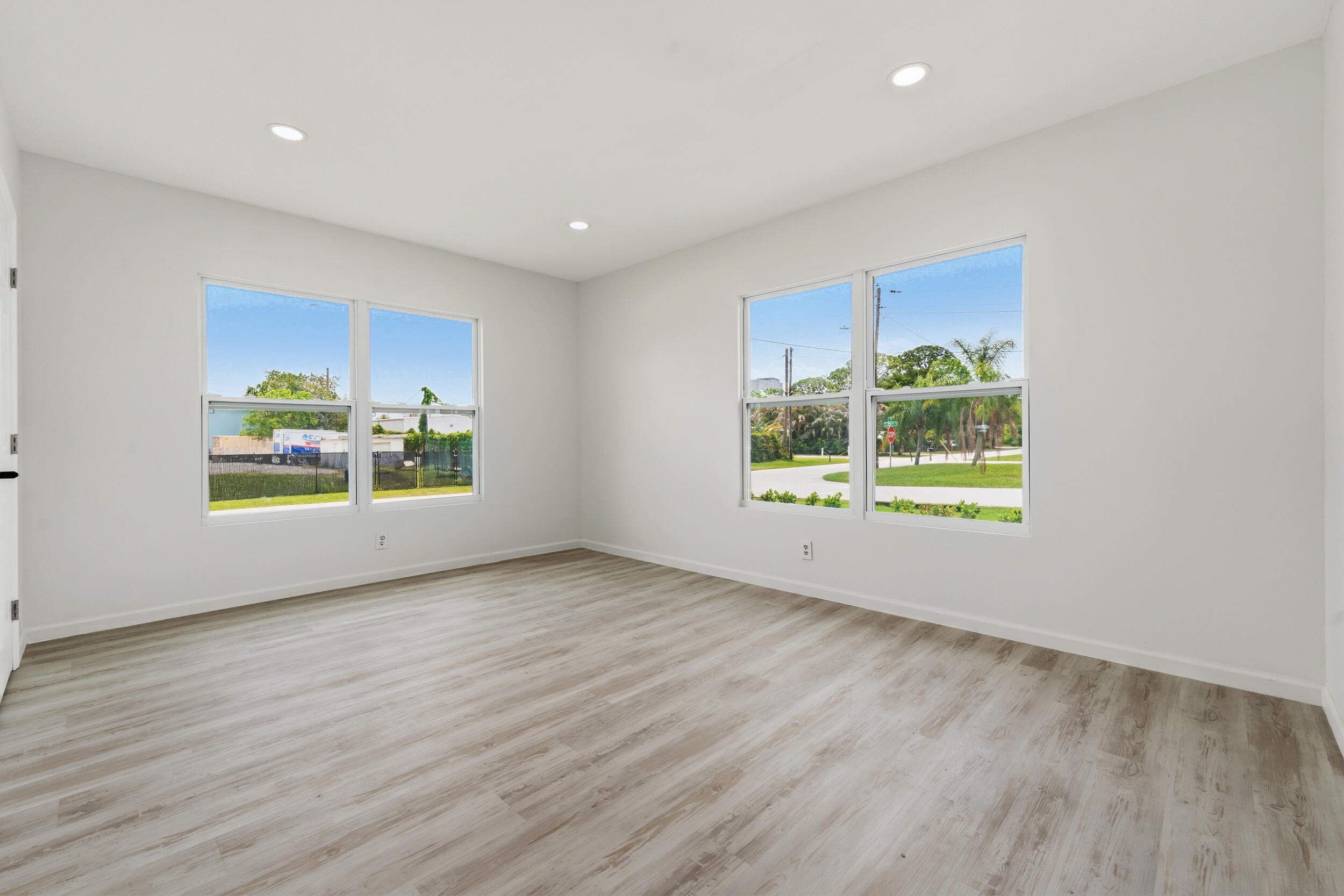 PALM LAKE PARK - Residential