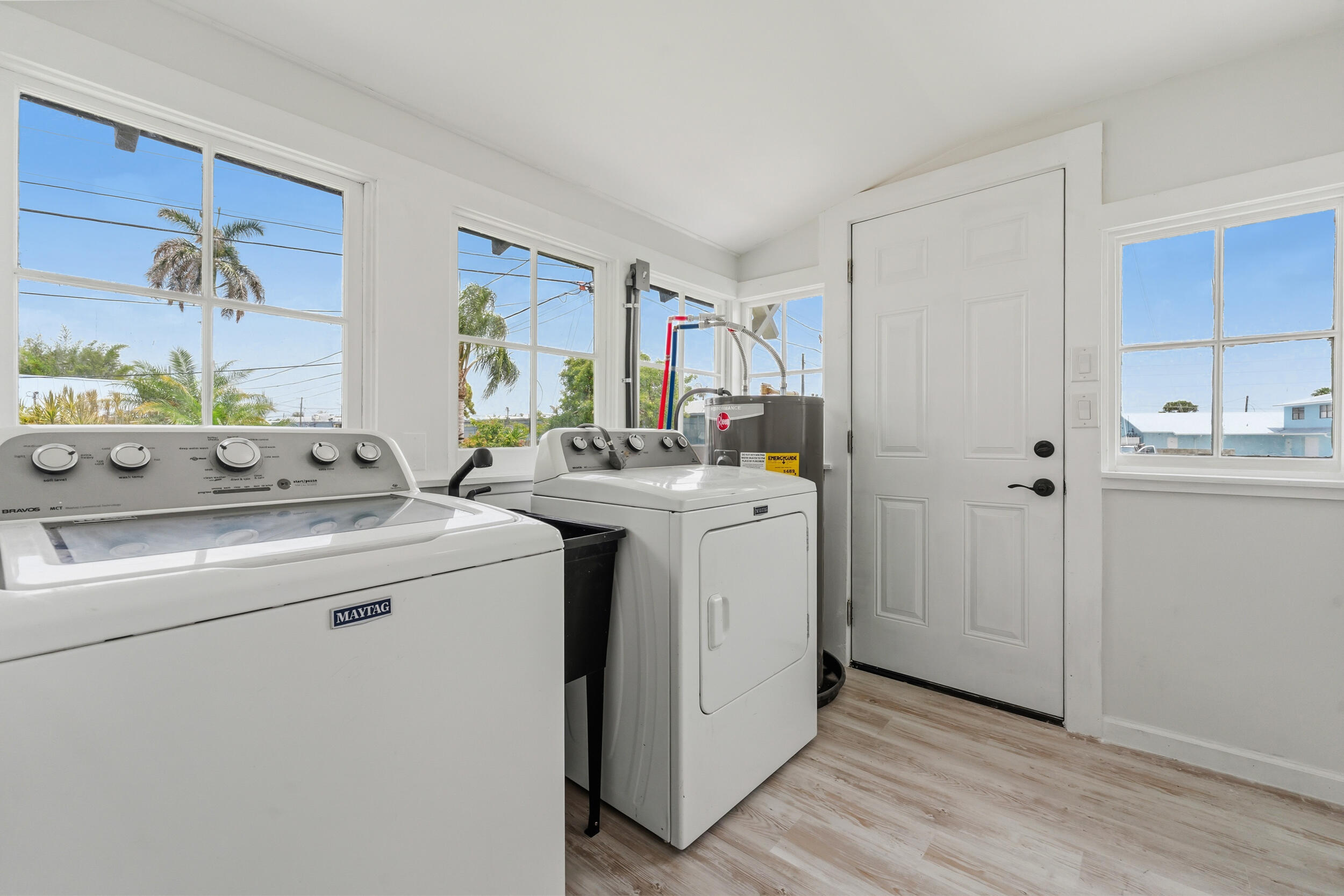 PALM LAKE PARK - Residential